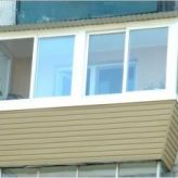 Остекление балконов: особенности проведения работ